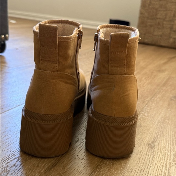 Universal Thread Platform Boots - Picture 5 of 8